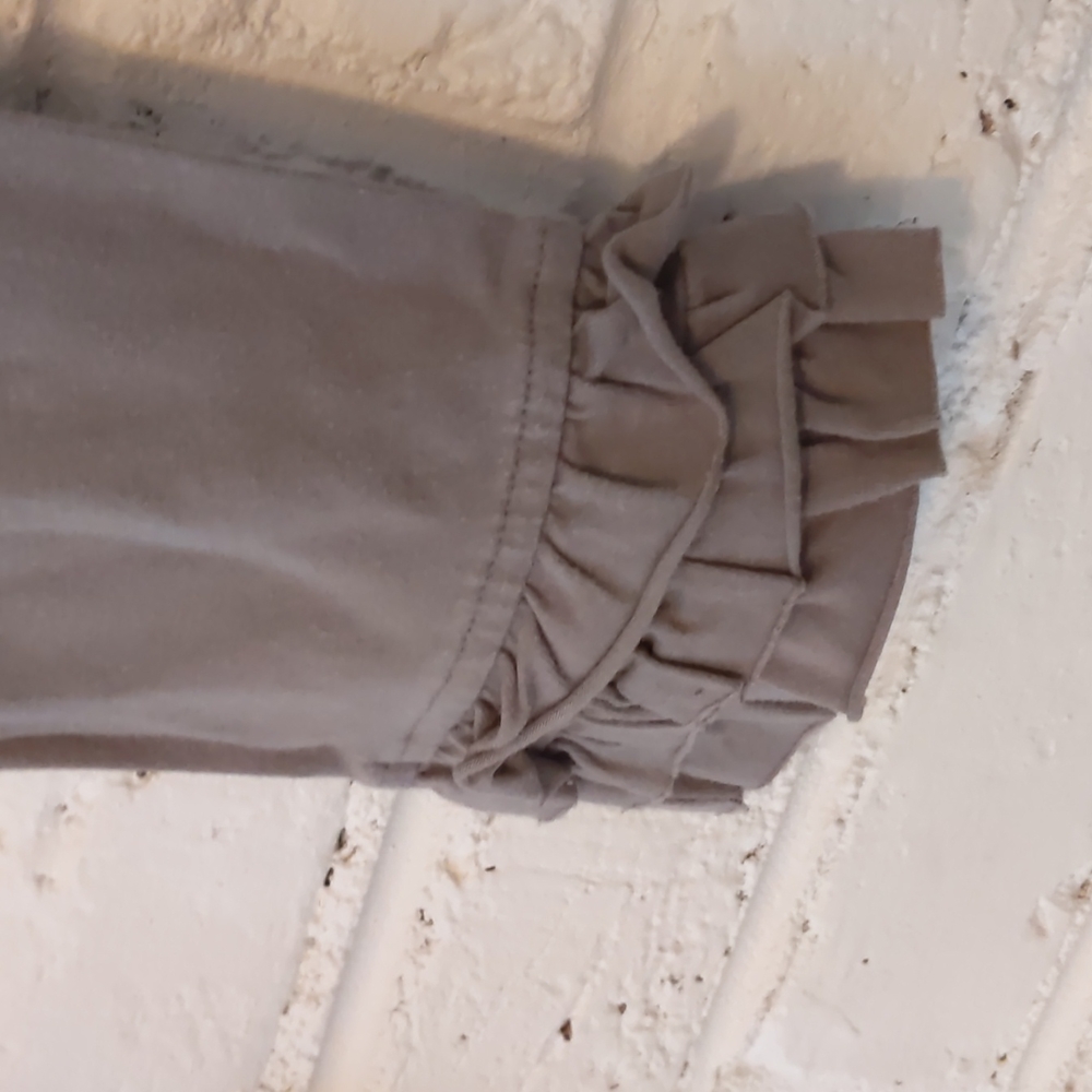 Persnickety Gray Capri Ruffles - Picture 2 of 5